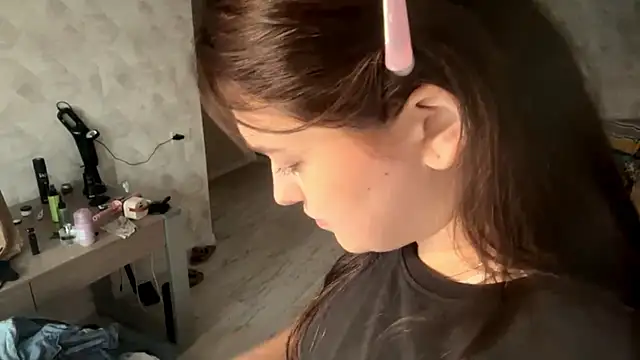 CarylWeatherholtz online show from October 22, 2025, 2:38 pm