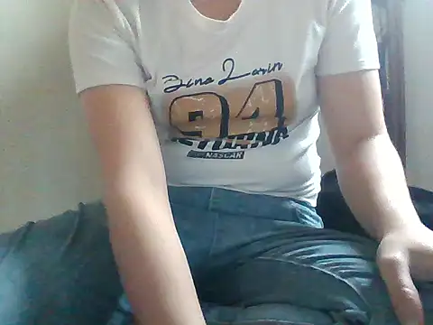 Mainay0033 online show from November 5, 2025, 12:47 am