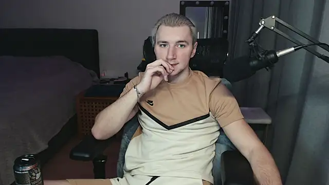 Elvin Vaenight online show from November 21, 2025, 11:04 pm