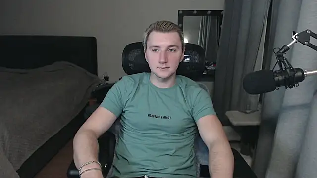 Elvin Vaenight online show from October 22, 2025, 1:38 am