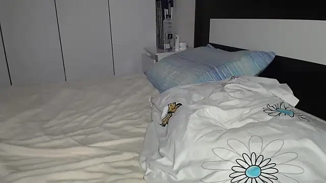 Snapshot of petite_danielle chatting on February 16, 2026, 8:35 am petite danielle online show from February 16, 2026, 8:35 am