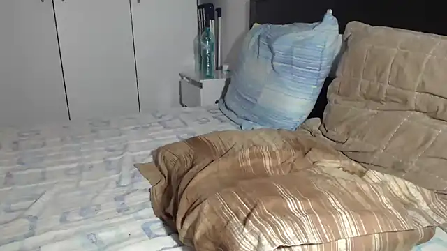 Snapshot of petite_danielle chatting on January 13, 2026, 5:17 pm petite danielle online show from January 13, 2026, 5:17 pm