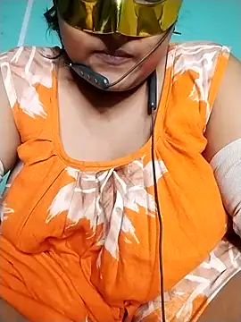 mimi87hoty online show from May 15, 2026, 7:34 pm
