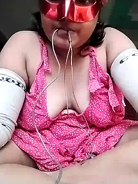 Snapshot of mimi87hoty chatting on November 11, 2025, 7:36 am mimi87hoty online show from November 11, 2025, 7:36 am