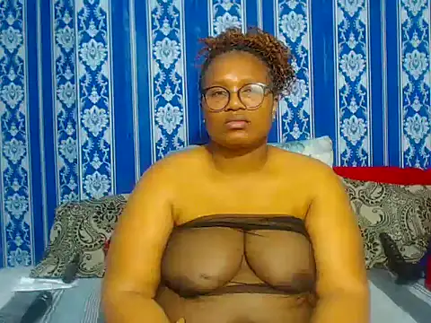 JUICEYLIPS333 online show from September 23, 2025, 6:04 pm
