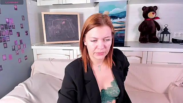 Snapshot of BattyBaker chatting on September 14, 2025, 8:15 am BattyBaker online show from September 14, 2025, 8:15 am