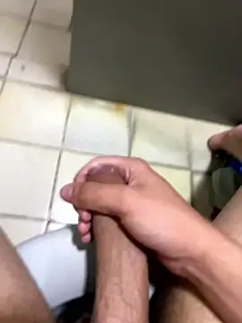 Novindapikgrossa online show from October 23, 2025, 1:43 pm