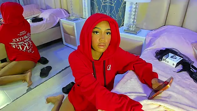 Snapshot of JulitPink chatting on February 13, 2026, 11:43 am JulitPink online show from February 13, 2026, 11:43 am