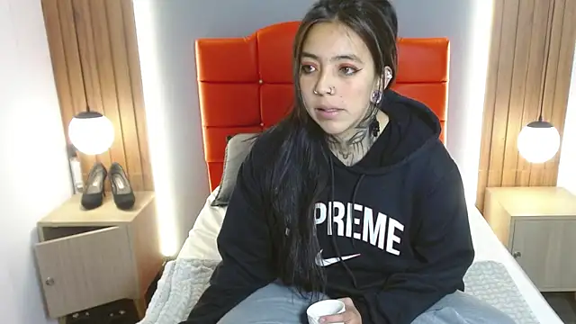 LiaMonroee  online show from February 17, 2026, 12:02 pm