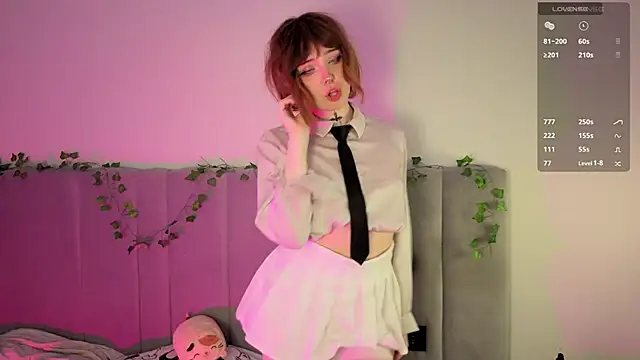 Snapshot of RileyVice chatting on November 28, 2025, 8:58 am RileyVice online show from November 28, 2025, 8:58 am