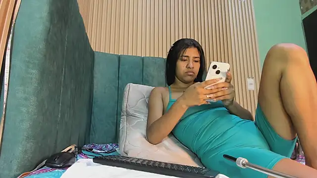 Snapshot of EvelynFoxx- chatting on February 27, 2026, 7:03 pm EvelynFoxx- online show from February 27, 2026, 7:03 pm