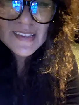 Snapshot of Syndel23 chatting on May 17, 2026, 2:44 am Syndel23 online show from May 17, 2026, 2:44 am