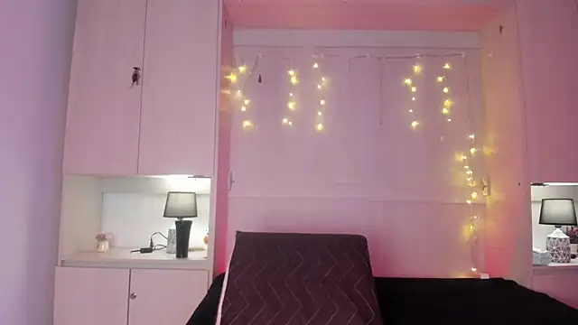 Snapshot of VickyRuiz_ chatting on February 10, 2026, 12:04 pm VickyRuiz online show from February 10, 2026, 12:04 pm