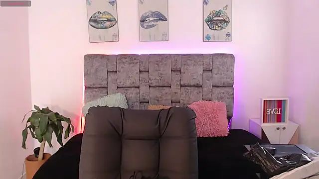 Snapshot of melodydoll chatting on October 29, 2025, 1:32 pm melodydoll online show from October 29, 2025, 1:32 pm