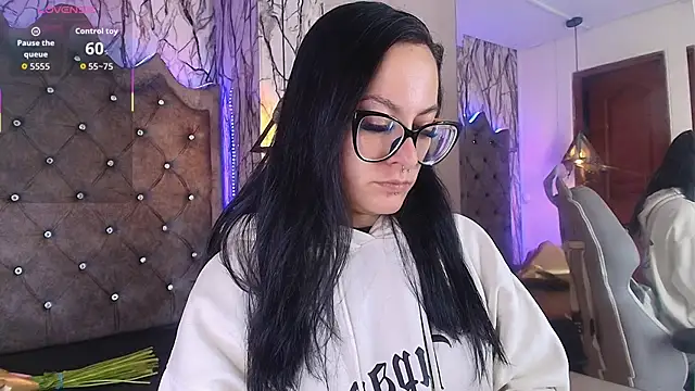 Snapshot of Zami_Escobar_of chatting on November 28, 2025, 6:30 pm Zami Escobar of online show from November 28, 2025, 6:30 pm