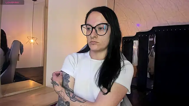 Zami Escobar of online show from November 18, 2025, 7:06 pm