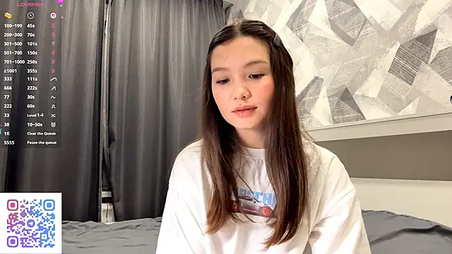 Snapshot of KiraVelvet chatting on October 13, 2025, 7:15 pm KiraVelvet online show from October 13, 2025, 7:15 pm