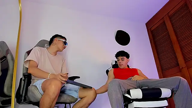 sotooliver3 online show from November 4, 2025, 9:18 pm