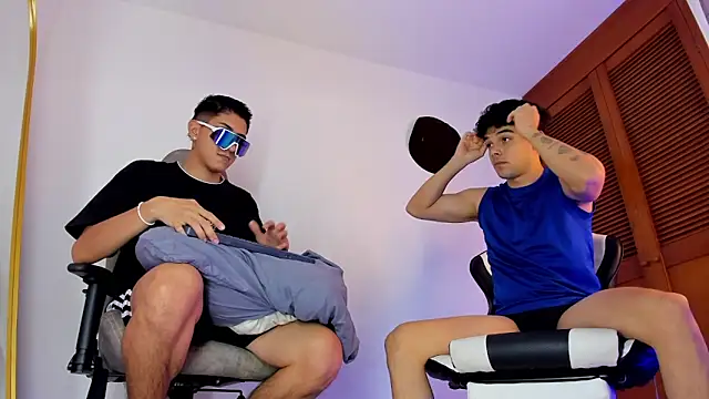 sotooliver3 online show from November 6, 2025, 7:51 pm