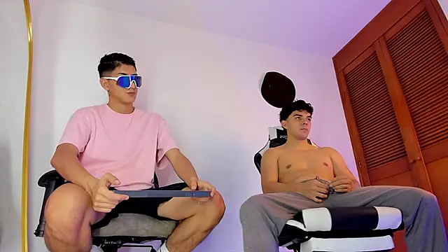 sotooliver3 online show from November 3, 2025, 8:34 pm