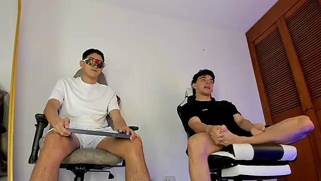 sotooliver3 online show from February 22, 2026, 8:43 pm