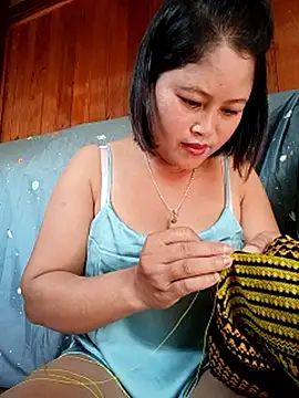 maycuc123 online show from October 12, 2025, 2:35 am