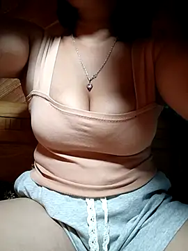 maycuc123 online show from October 23, 2025, 1:26 am