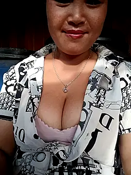 maycuc123 online show from September 20, 2025, 12:59 am
