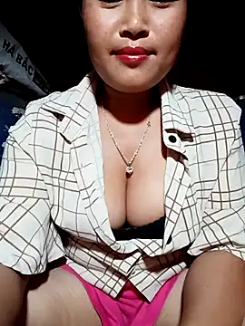 maycuc123 online show from September 14, 2025, 1:22 pm