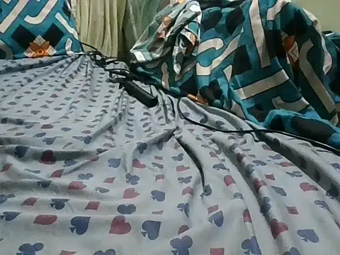 Roshani hoty online show from January 11, 2026, 4:47 pm