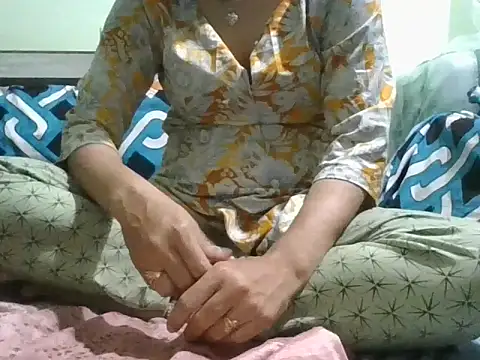 Roshani hoty online show from January 13, 2026, 6:23 pm