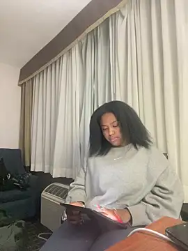 princesslivv online show from February 12, 2026, 5:29 am