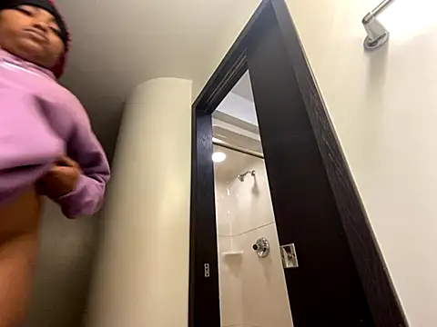 princesslivv online show from November 5, 2025, 9:07 pm