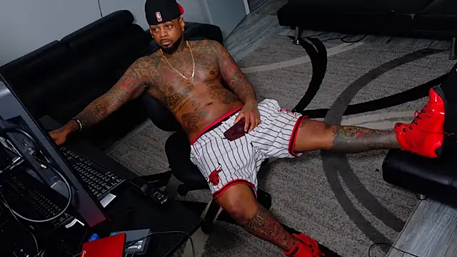 SLANGONDEMHOES online show from April 6, 2026, 6:53 pm