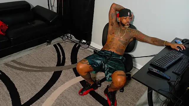 Snapshot of SLANGONDEMHOES chatting on November 10, 2025, 6:57 pm SLANGONDEMHOES online show from November 10, 2025, 6:57 pm