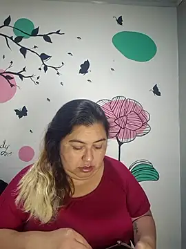 curvy diva  online show from September 24, 2025, 11:06 am