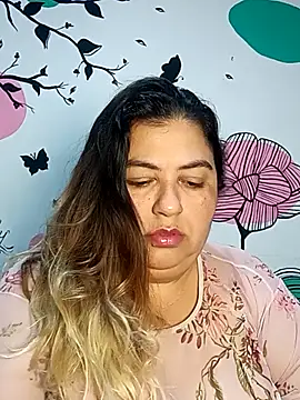 Snapshot of curvy_diva_ chatting on October 24, 2025, 11:09 am curvy diva online show from October 24, 2025, 11:09 am