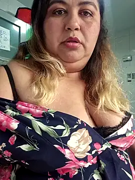 Snapshot of curvy_diva_ chatting on October 23, 2025, 1:54 pm curvy diva online show from October 23, 2025, 1:54 pm