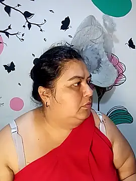 curvy diva  online show from November 24, 2025, 10:26 am