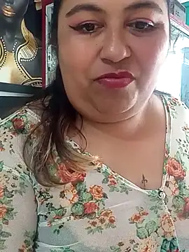 curvy diva  online show from September 13, 2025, 2:06 pm