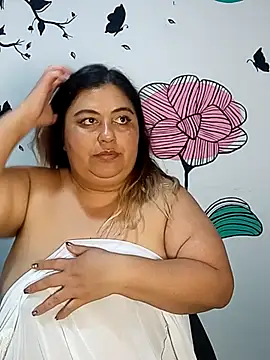 curvy diva  online show from September 17, 2025, 3:36 pm