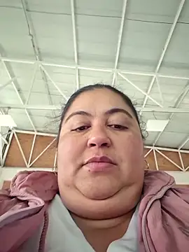 curvy diva  online show from April 16, 2026, 11:22 am