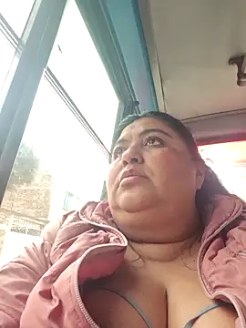 Snapshot of curvy_diva_ chatting on November 17, 2025, 8:46 pm curvy diva online show from November 17, 2025, 8:46 pm