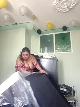 Snapshot of curvy_diva_ chatting on November 11, 2025, 2:56 pm curvy diva online show from November 11, 2025, 2:56 pm