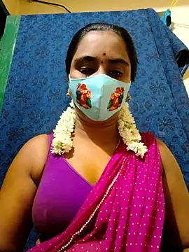 Snapshot of mini-queen chatting on October 15, 2025, 5:54 pm mini-queen online show from October 15, 2025, 5:54 pm