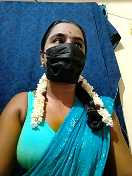 Snapshot of mini-queen chatting on October 6, 2025, 1:23 pm mini-queen online show from October 6, 2025, 1:23 pm