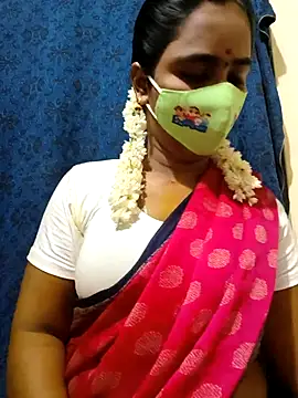 Snapshot of mini-queen chatting on November 11, 2025, 1:28 pm mini-queen online show from November 11, 2025, 1:28 pm