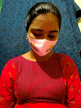 Snapshot of mini-queen chatting on October 19, 2025, 8:17 am mini-queen online show from October 19, 2025, 8:17 am