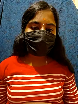 Snapshot of mini-queen chatting on December 2, 2025, 11:23 am mini-queen online show from December 2, 2025, 11:23 am