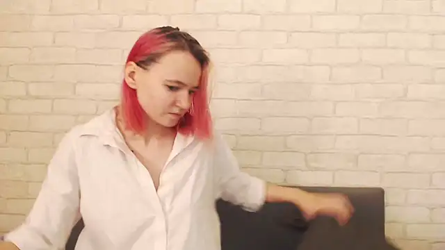 Ericha Stone online show from December 2, 2025, 1:17 am